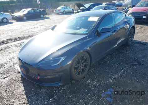 2023 Tesla Model S Dual Motor All-Wheel Drive/Standard Range z USA, uszkodzony, nr VIN 5YJSA1E58PF527053